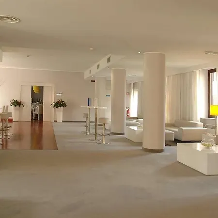Area Hotel 4*