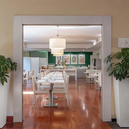 Phi Garden Area Eur Hotel 4*