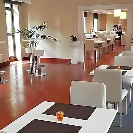 Area Hotel 4*